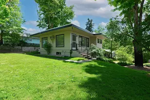 1141 NW Sunset Dr, Grants Pass, OR 97526 - Photo 2