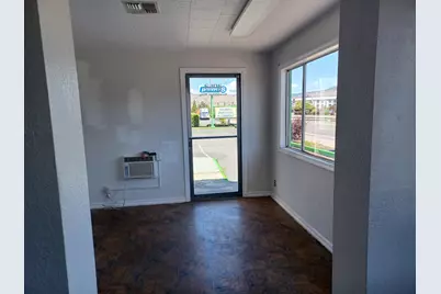 2052 Washburn Way # 2, Klamath Falls, OR 97603 - Photo 8