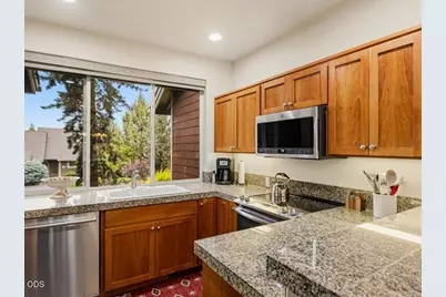 11110 Village Loop, Redmond, OR 97756 - Photo 10