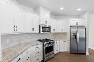409 Sand Pointe Dr, Central Point, OR 97502 - Photo 18
