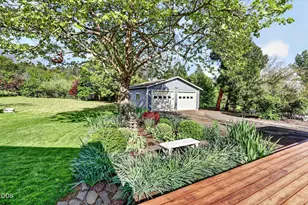 2076 Magnolia Ave, Medford, OR 97501 - Photo 2
