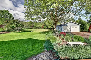 2076 Magnolia Ave, Medford, OR 97501 - Photo 4