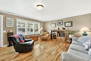 2076 Magnolia Ave, Medford, OR 97501 - Photo 8