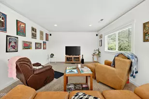 2076 Magnolia Ave, Medford, OR 97501 - Photo 16