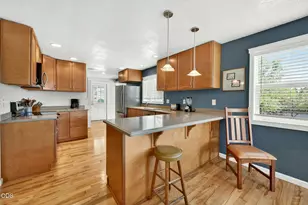 2076 Magnolia Ave, Medford, OR 97501 - Photo 12