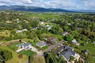 2076 Magnolia Ave, Medford, OR 97501 - Photo 42