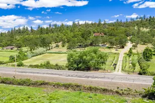 15336 Oregon 62, Eagle Point, OR 97524 - Photo 4
