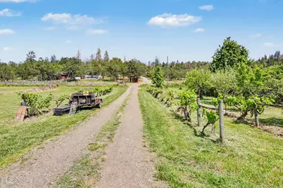 15336 Oregon 62, Eagle Point, OR 97524 - Photo 40