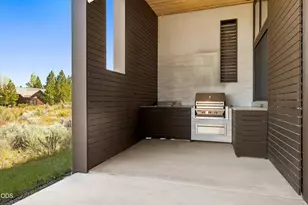 19015 Park Commons Dr, Bend, OR 97703 - Photo 38