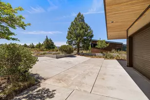 19015 Park Commons Dr, Bend, OR 97703 - Photo 52