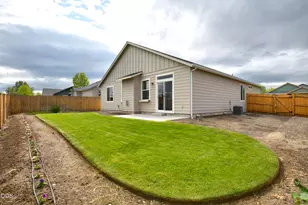 2727 NE 6th Dr, Redmond, OR 97756 - Photo 16