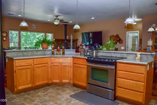 799 Three Pines Rd, Grants Pass, OR 97526 - Photo 22