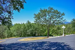 799 Three Pines Rd, Grants Pass, OR 97526 - Photo 18