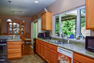 799 Three Pines Rd, Grants Pass, OR 97526 - Photo 4