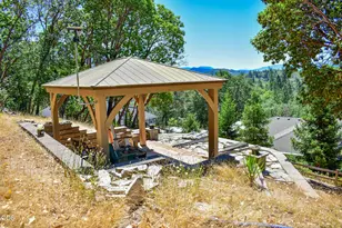 799 Three Pines Rd, Grants Pass, OR 97526 - Photo 12