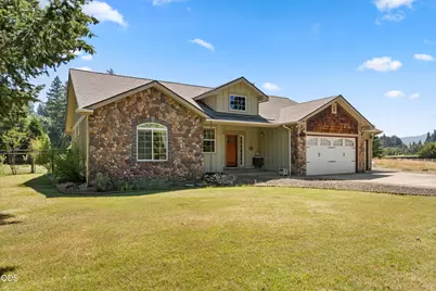 523 E Forks Circle, Cave Junction, OR 97523 - Photo 4