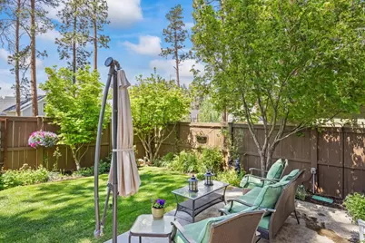 1094 E Horse Back Trail, Sisters, OR 97759 - Photo 2