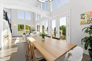 1013 Roxy Ann Rd, Medford, OR 97504 - Photo 8