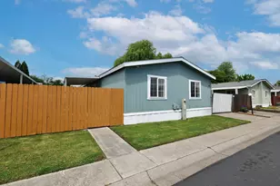 1570 S Peach St, Medford, OR 97501 - Photo 30