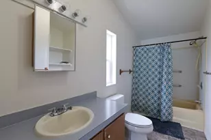 1570 S Peach St, Medford, OR 97501 - Photo 16
