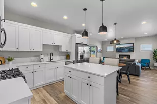61579 SE Lucia St, Bend, OR 97702 - Photo 8