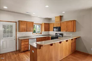 821 Isherwood Dr, Central Point, OR 97502 - Photo 8