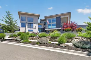 1812 Plateau Dr, Medford, OR 97504 - Photo 2