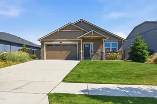 4452 SW Salmon Pl, Redmond, OR 97756 - Photo 2