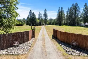 225 Hummingbird Rd, Cave Junction, OR 97523 - Photo 30