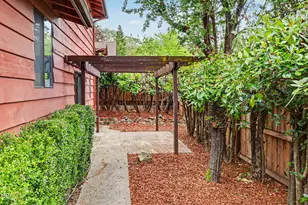 962 NE 11th St, Grants Pass, OR 97526 - Photo 20