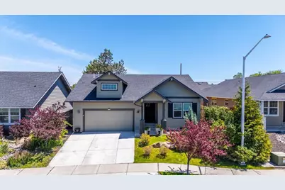 270 NW 33rd Street, Redmond, OR 97756 - Photo 2