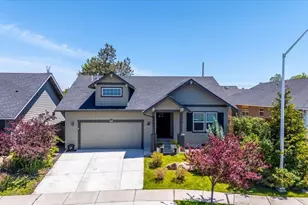 270 NW 33rd St, Redmond, OR 97756 - Photo 2