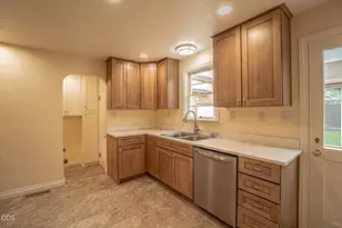 135 S Keene Way Dr, Medford, OR 97504 - Photo 16