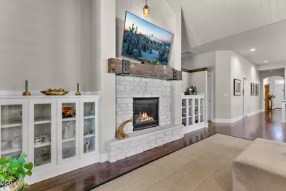 61056 SE Ambassador Drive, Bend, OR 97702 - Photo 10