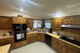 2080 Terrace Ave, Klamath Falls, OR 97601 - Photo 4