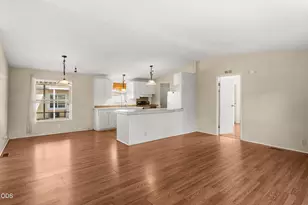 1570 S Peach St, Medford, OR 97501 - Photo 8