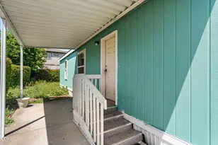 1570 S Peach St, Medford, OR 97501 - Photo 6