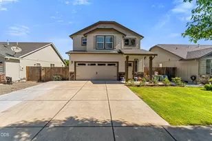 924 Pendleton Dr, Medford, OR 97501 - Photo 2