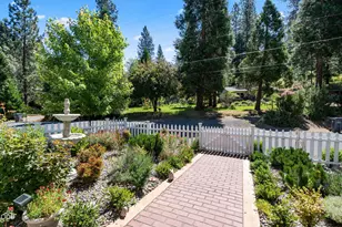 1120 S 3rd St, Jacksonville, OR 97530 - Photo 2
