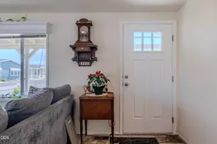 333 Mountain View Dr, Talent, OR 97540 - Photo 10