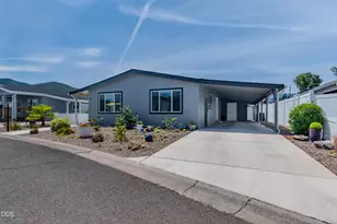 333 Mountain View Dr, Talent, OR 97540 - Photo 4