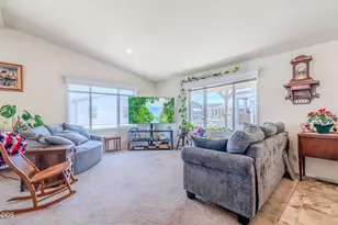 333 Mountain View Dr, Talent, OR 97540 - Photo 12