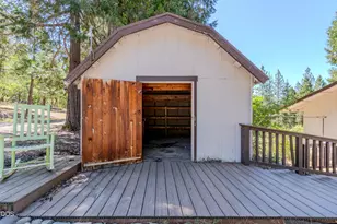 6900 Pleasant Creek Rd, Rogue River, OR 97537 - Photo 32
