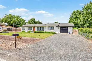 120 Neila Ln, Grants Pass, OR 97527 - Photo 2