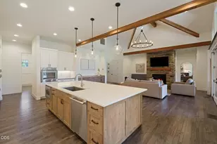 60255 Sunset View Dr, Bend, OR 97702 - Photo 16
