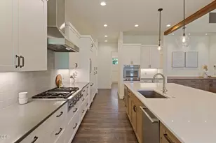 60255 Sunset View Dr, Bend, OR 97702 - Photo 14