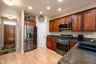 20768 NE Horizon Ridge Pl, Bend, OR 97701 - Photo 6