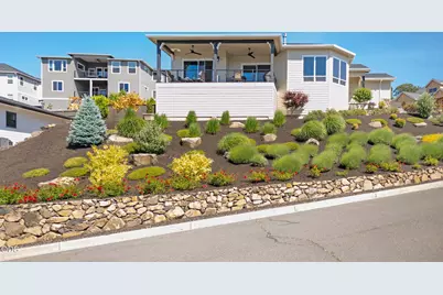 547 W La Strada Circle, Medford, OR 97504 - Photo 2