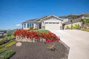 547 W La Strada Circle, Medford, OR 97504 - Photo 1