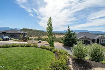 547 W La Strada Circle, Medford, OR 97504 - Photo 32